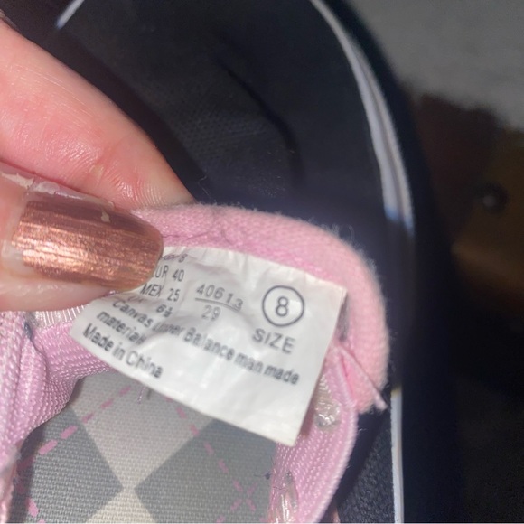 Airwalk Womens slip on show.  Used but Great condition.  SZ 8 - Picture 4 of 5